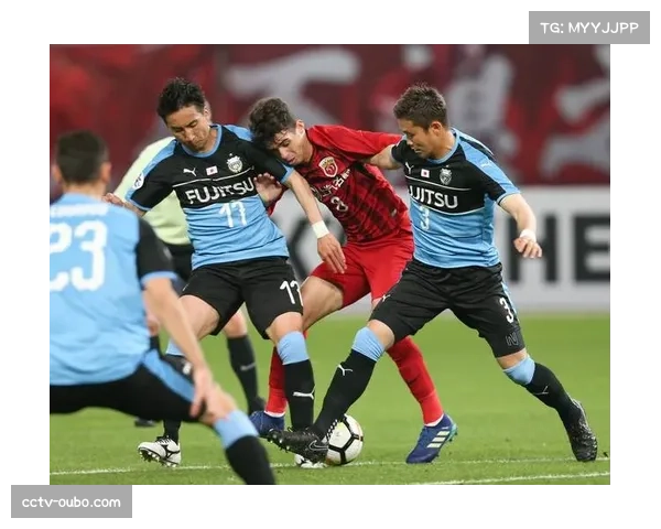 通讯：拉斯帕尔马斯主场涌入大量客队球迷，氛围热烈但比赛以平局收场